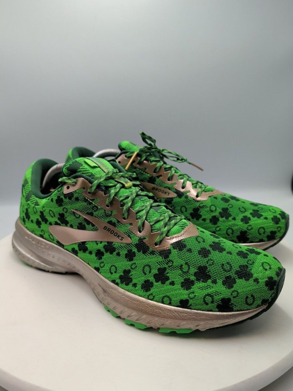 Brooks Mens Launch 6 "Run Lucky" US 10.5 Clovers Gold Green Running Gym Walking - Picture 4 of 11
